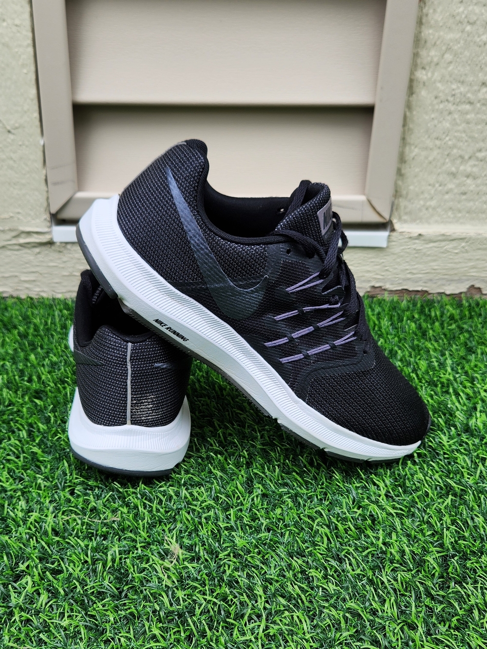 Nike Run Swift 909006-010 Women 9 Running Shoes Black Lace Up Athletic Sneaker